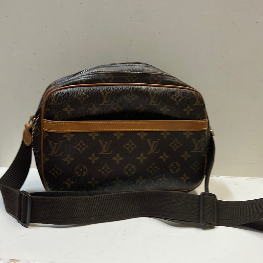 Authentic Louis Vuitton Reporter Bag